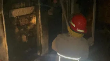 بالصور.. أشخاص مجهولون يضرمون النيران في محطة مياه دير الزهراني
