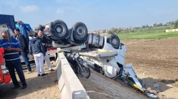 مقتل 3 وإصابة 2 نتيجة انقلاب سيارة في أكتوبر