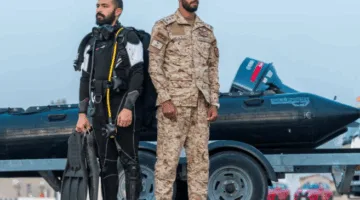 القوات البحرية تقدم الدعم والمساعدة لتأمين دخول الحجاج.