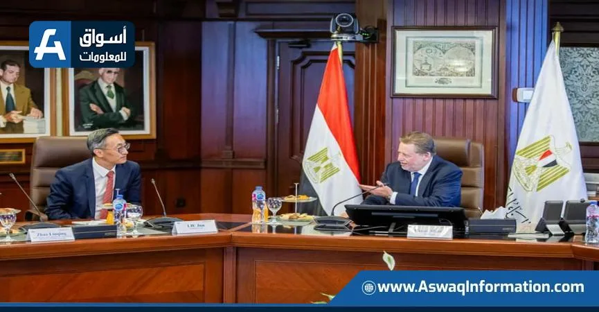 حاكم البنك المركزي يستعرض سبل التعاون مع البنك التجاري الصيني حاكم البنك المركزي يستعرض سبل التعاون مع البنك التجاري الصيني