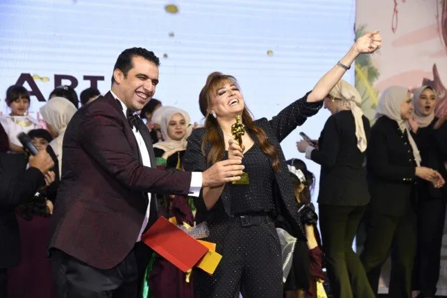 بشرى خلال احتفال تكريمها في طنطا: يجب على الفنانين زيادة حضورهم في الأقاليم «صور» بشرى خلال احتفال تكريمها في طنطا: يجب على الفنانين زيادة حضورهم في الأقاليم «صور»