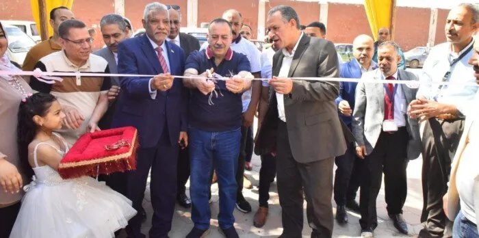 محافظ أسيوط يطلق معرض يوم واحد لعرض السلع الأساسية بأسعار منخفضة محافظ أسيوط يطلق معرض يوم واحد لعرض السلع الأساسية بأسعار منخفضة
