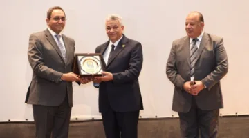 محافظ قنا يشارك في ندوة توعوية ضمن مبادرة “معًا بالوعي نحميها” في قصر الثقافة