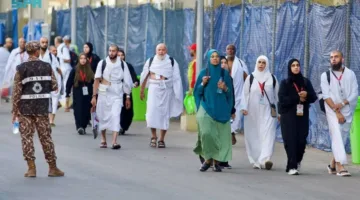 حجاج بيت الله الحرام يتجهون إلى مشعر منى للاحتفال بيوم التروية