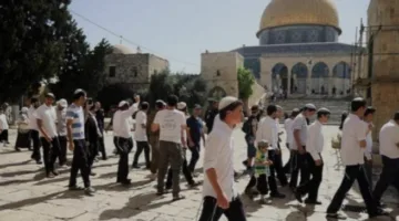 عشرات المستوطنين يدخلون المسجد الأقصى تحت حماية شرطة الاحتلال
