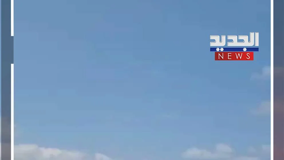 زورق إسرائيلي يحاصر قارب صيد لبناني! (فيديو)