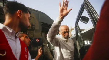 غزة: إسرائيل تطلق سراح 8 أسرى، بينهم امرأة وطفل، بعد شهور من المعاناة.