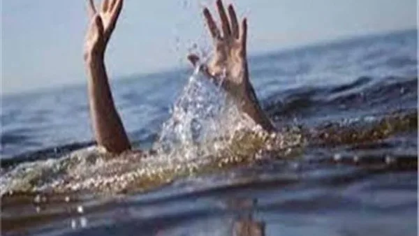 المياه تبتلع الشاب أثناء استحمامه مع أصدقائه.. انتشال جثة غريق من نهر النيل في الجيزة المياه تبتلع الشاب أثناء استحمامه مع أصدقائه.. انتشال جثة غريق من نهر النيل في الجيزة