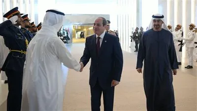 تعزيز التعاون والعلاقات الإقليمية في مقدمة الأولويات: استقبال الرئيس السيسي من قبل الشيخ محمد بن زايد في أبوظبي تعزيز التعاون والعلاقات الإقليمية في مقدمة الأولويات: استقبال الرئيس السيسي من قبل الشيخ محمد بن زايد في أبوظبي