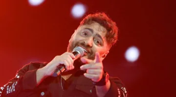تامر حسني يبدع في حفلة جماهيرية بالجامعة البريطانية.. صور