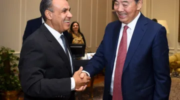 وزير الخارجية يجتمع بمندوب الحكومة الصينية لبحث مستجدات الأوضاع الإقليمية