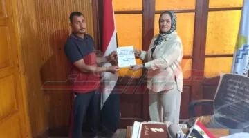 تسليم استمارات 8 للتصالح في مخالفات البناء ببيلا في كفر الشيخ