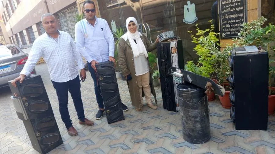 محافظ الدقهلية يعلن عن ضبط 22 مجموعة صوتية وجهاز بازوكا في شوارع بلقاس محافظ الدقهلية يعلن عن ضبط 22 مجموعة صوتية وجهاز بازوكا في شوارع بلقاس