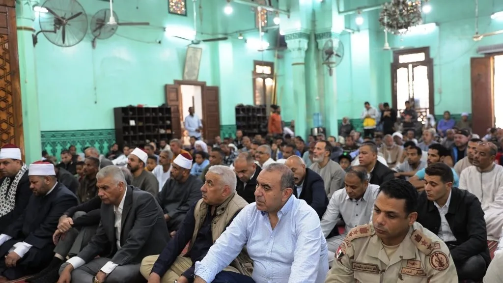 هل تُعتبر صلاة العيد بديلاً عن صلاة الجمعة إذا تزامنتا في يوم واحد؟.. الأزهر يُجيب هل تُعتبر صلاة العيد بديلاً عن صلاة الجمعة إذا تزامنتا في يوم واحد؟.. الأزهر يُجيب