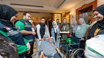 من المستشفى إلى الأماكن المقدسة: كسر مفصلها وقيام بعثة الحج السياحي بمساعدتها في الوصول إلى عرفات