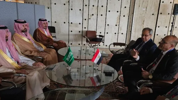 وزير العمل يناقش مع نظيره السعودي تعزيز التعاون في مجال نقل العمالة وزير العمل يناقش مع نظيره السعودي تعزيز التعاون في مجال نقل العمالة