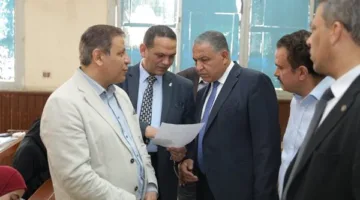 نائبا رئيس جامعة الأزهر يقومان بزيارة لجان امتحانات كلية الهندسة للبنات في القاهرة
