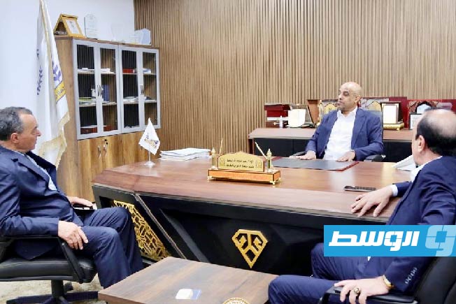 لقاء الجويفي مع عمداء 50 بلدية بكلية ضباط الحرس البلدي في طرابلس، الأربعاء 4 يونيو 2025. (وزارة الحكم المحلي)