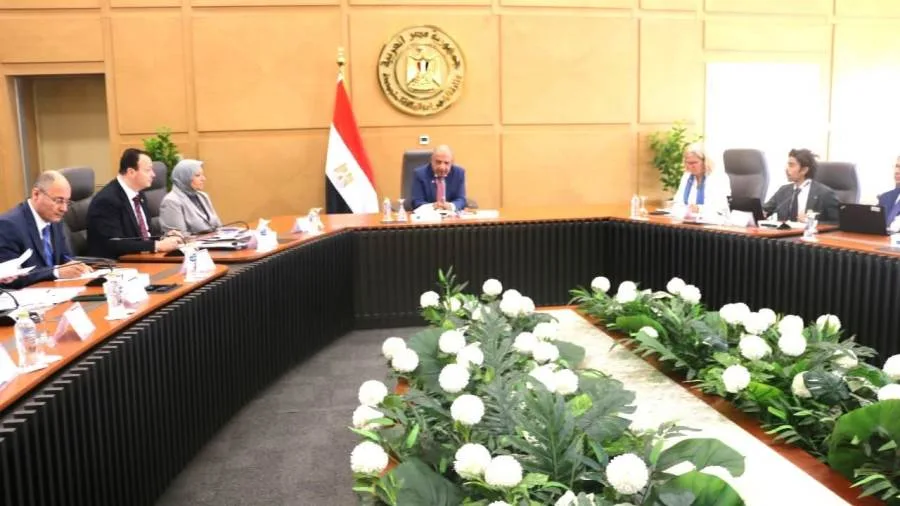 وزير الكهرباء discusses ways to support and strengthen partnership and cooperation with a European Commission delegation in the fields of electricity and renewable energy. وزير الكهرباء discusses ways to support and strengthen partnership and cooperation with a European Commission delegation in the fields of electricity and renewable energy.