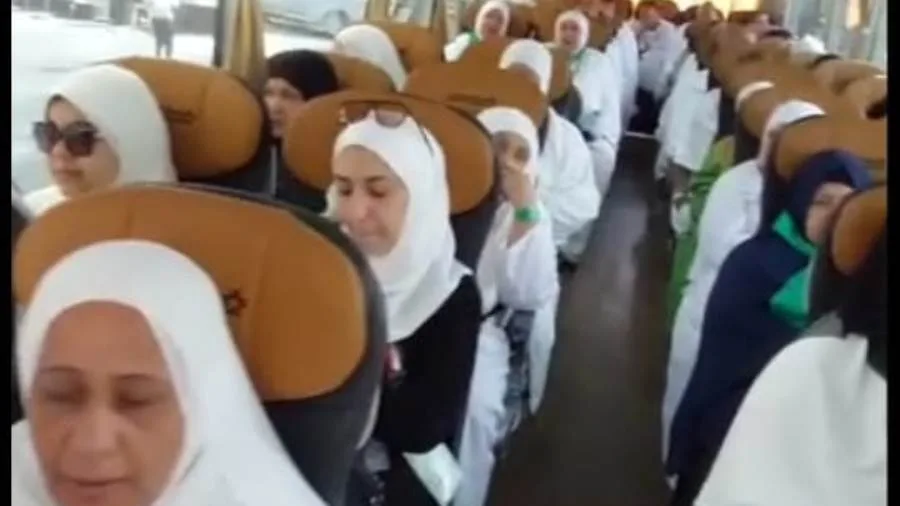 محافظ الإسماعيلية يواصل متابعة حجاج الجمعيات الأهلية بالمحافظة ويطمئن على صحتهم وسلامتهم محافظ الإسماعيلية يواصل متابعة حجاج الجمعيات الأهلية بالمحافظة ويطمئن على صحتهم وسلامتهم