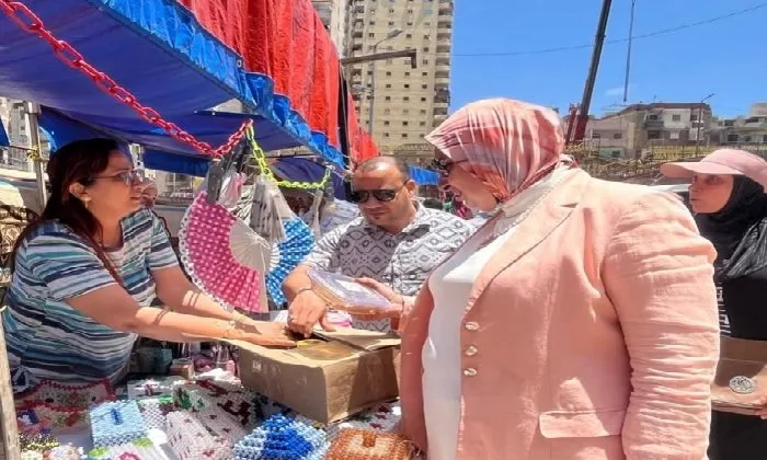 رئيس حي المتنزه أول بالإسكندرية تراقب أنشطة سوق اليوم الواحد في ميامي رئيس حي المتنزه أول بالإسكندرية تراقب أنشطة سوق اليوم الواحد في ميامي