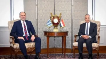 وزير الخارجية يسلط الضوء على قوة العلاقات المميزة مع اليونان خلال اجتماع مع نظيره