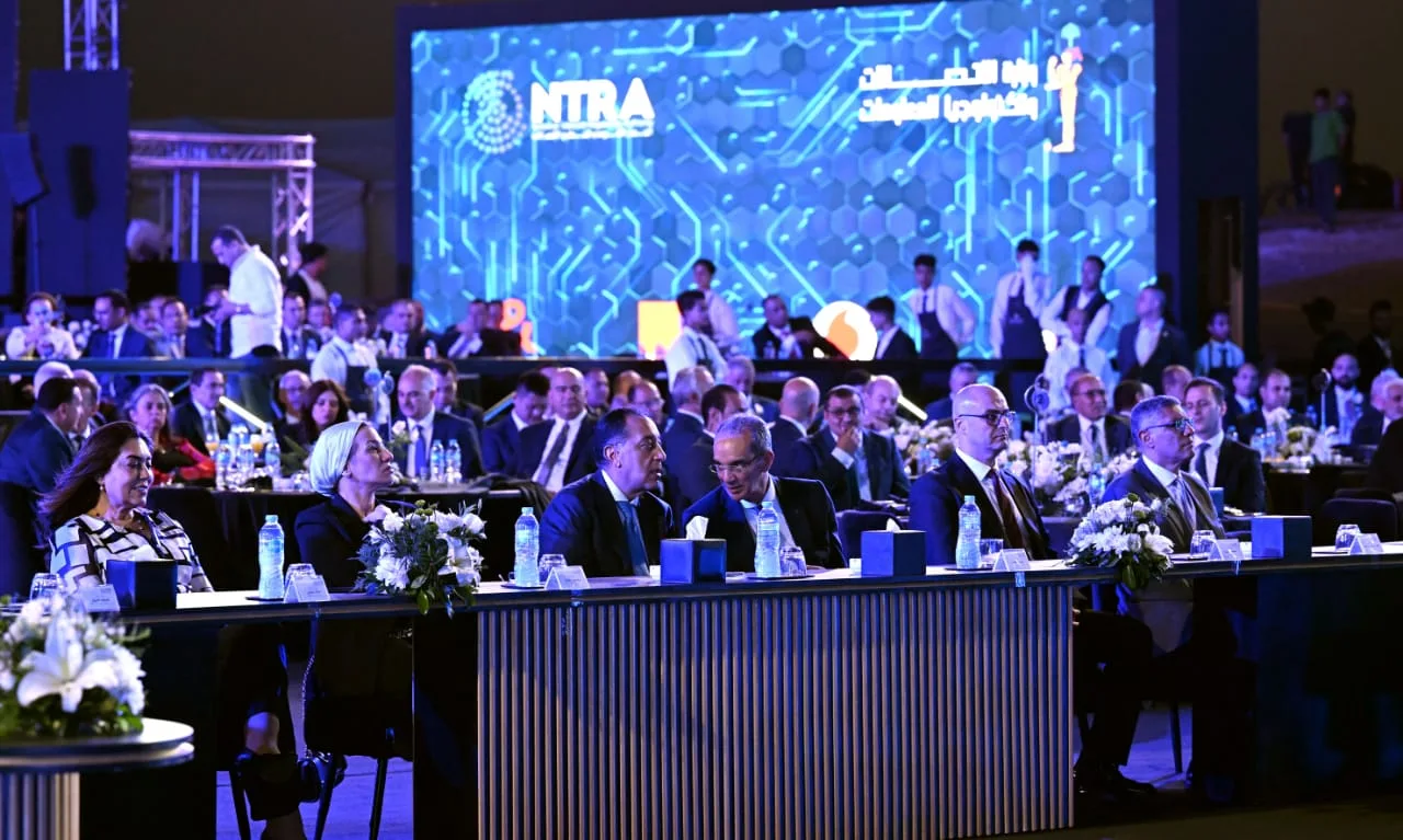 مدبولي: أوجه رسالة لشبابنا، هذه فرصتك! جيل الاتصال الخامس يمثل تمكيناً حقيقياً وليس مجرد زيادة في سرعة الاتصال. مدبولي: أوجه رسالة لشبابنا، هذه فرصتك! جيل الاتصال الخامس يمثل تمكيناً حقيقياً وليس مجرد زيادة في سرعة الاتصال.