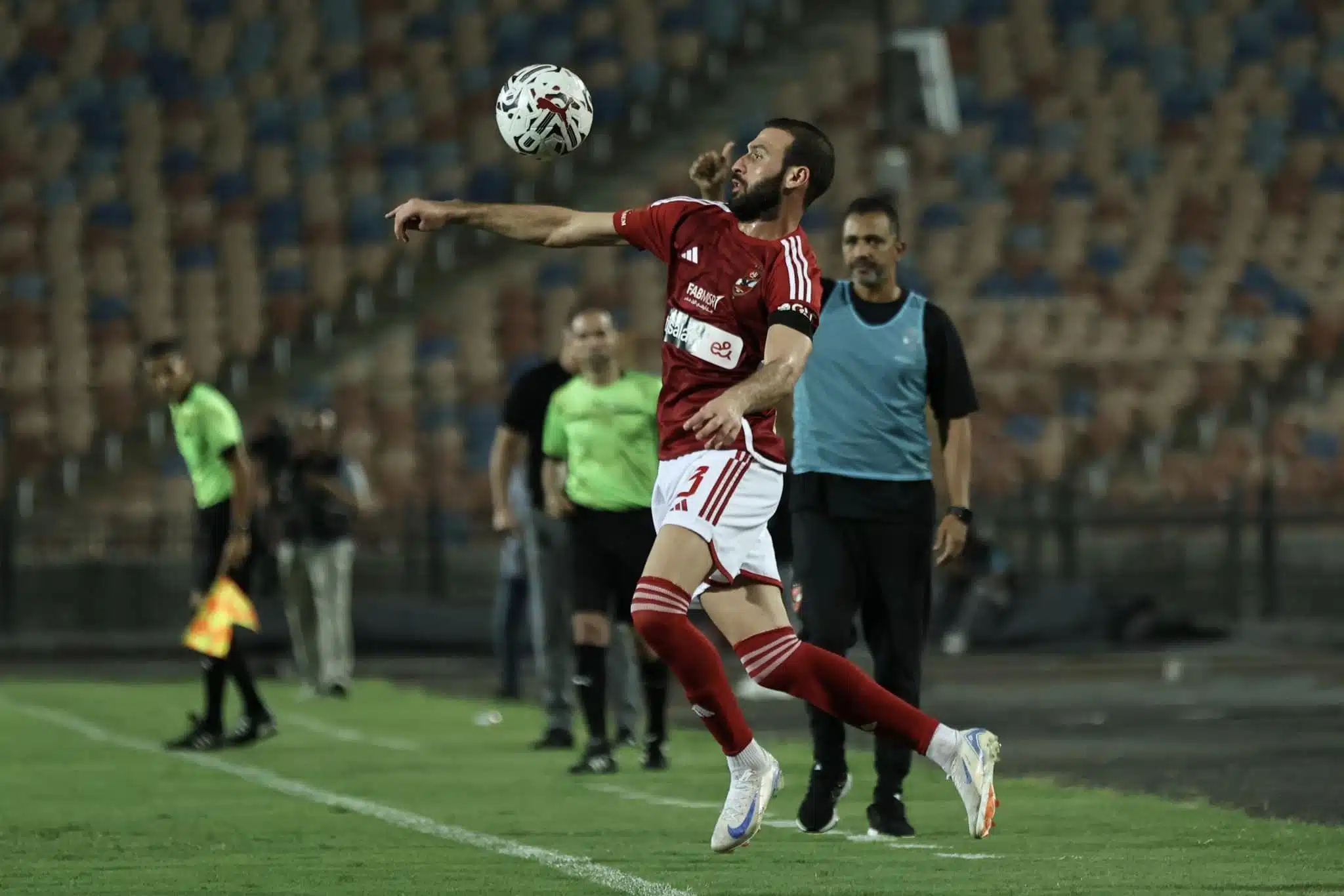 الأهلي يرد على محادثات البنك الأهلي وعلي ماهر بشأن ضم عمر كمال عبد الواحد الأهلي يرد على محادثات البنك الأهلي وعلي ماهر بشأن ضم عمر كمال عبد الواحد