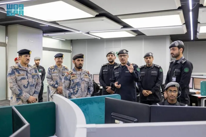 مدير “الحدود” يتفقد مركز (911) في منطقة مكة مدير “الحدود” يتفقد مركز (911) في منطقة مكة
