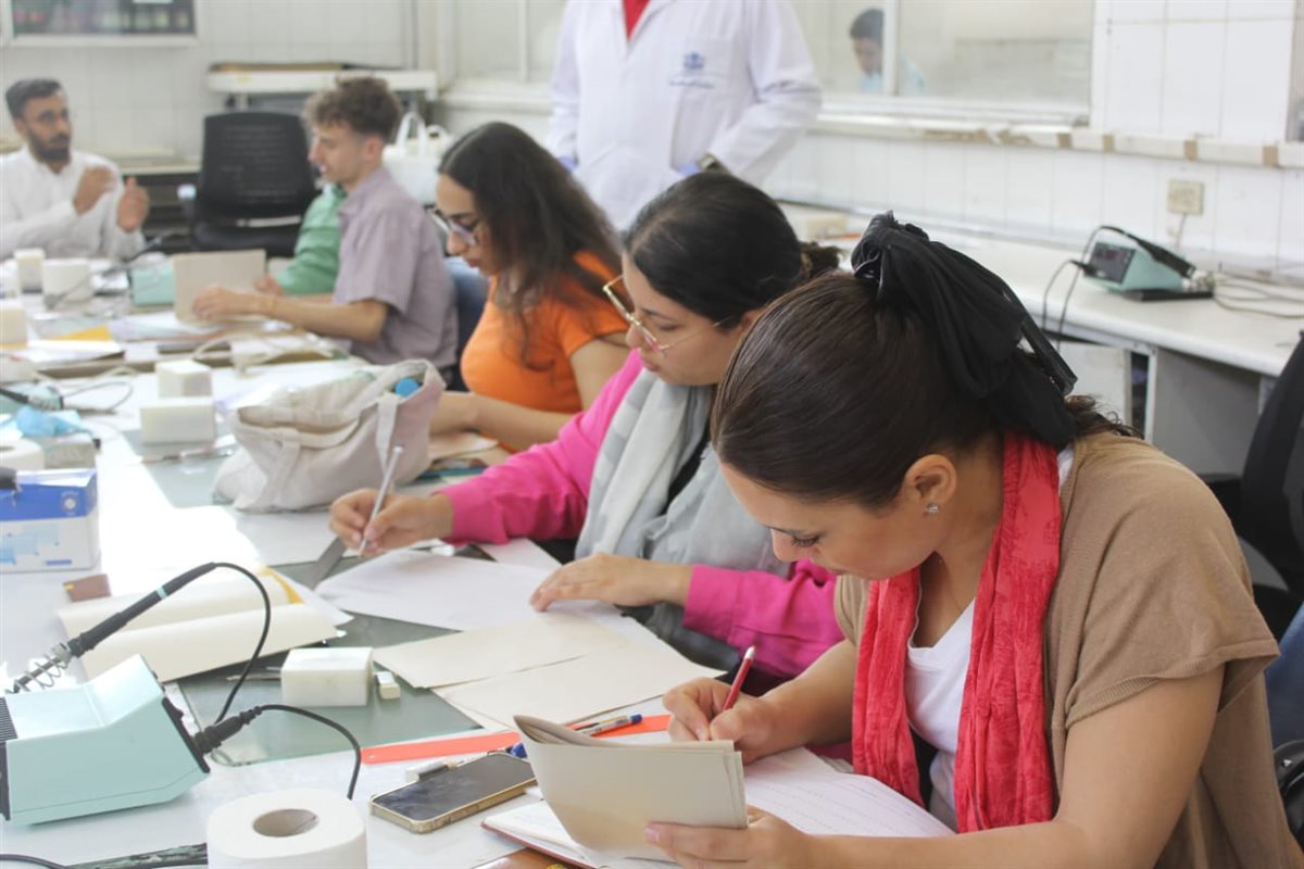   تدريب طلاب الجامعة الأمريكية 