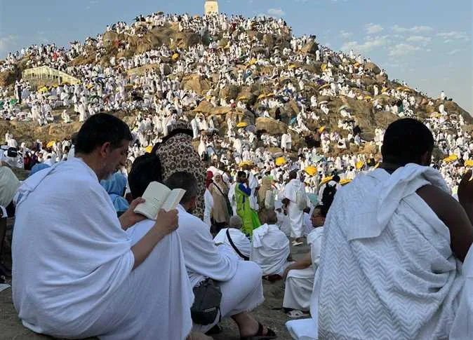 بث حي من جبل عرفات: لحظات حية من وصول الحجاج لأداء ركن الحج الأعلى بث حي من جبل عرفات: لحظات حية من وصول الحجاج لأداء ركن الحج الأعلى