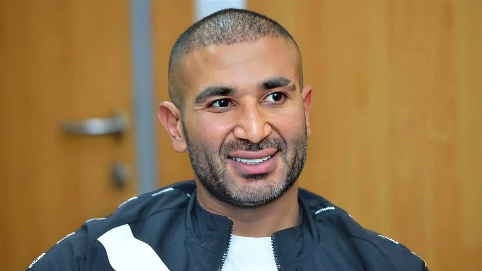 شاهد.. أحمد سعد يقرأ القرآن في المسجد النبوي شاهد.. أحمد سعد يقرأ القرآن في المسجد النبوي