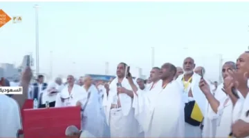 قوافل الحجاج تتجه نحو الأماكن المقدسة من جميع أنحاء العالم