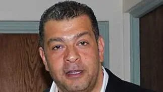 نجم الأهلي الأسبق يبعث برسالة لهاني شكري بعد إساءة الجمهور إليه