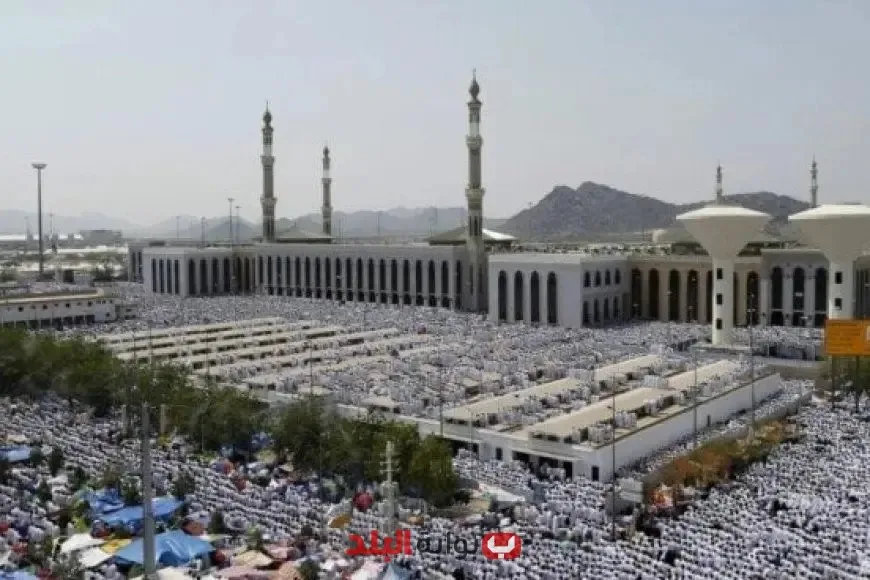 مسجد نمرة: المنبر التاريخي في عرفات حيث أُلقِيَت خطبة الوداع النهائية مسجد نمرة: المنبر التاريخي في عرفات حيث أُلقِيَت خطبة الوداع النهائية
