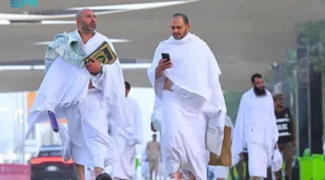 الحجاج يتجهون إلى صعيد عرفات لأداء أبرز مناسك الحج.