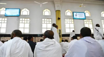 الشؤون الإسلامية تعزز أنشطتها التوعوية في عرفات من خلال 15 مليون رسالة و200 ألف مادة دعوية.