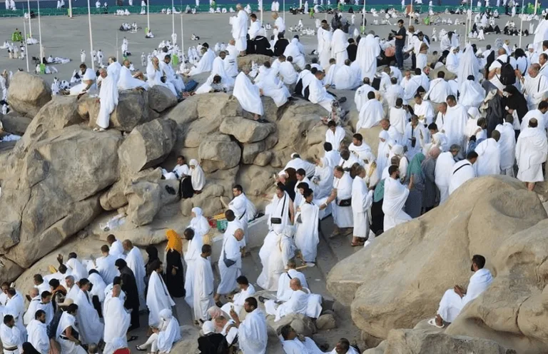 أدعية مفضلة ليوم عرفة: أجمل ما يُتلى حتى مغرب الشمس أدعية مفضلة ليوم عرفة: أجمل ما يُتلى حتى مغرب الشمس