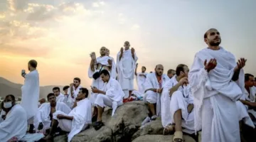 الصحة السعودية تنبه الحجاج بضرورة تجنب التعرض المباشر لأشعة الشمس وتُعزز التدابير الوقائية في الأماكن المقدسة.