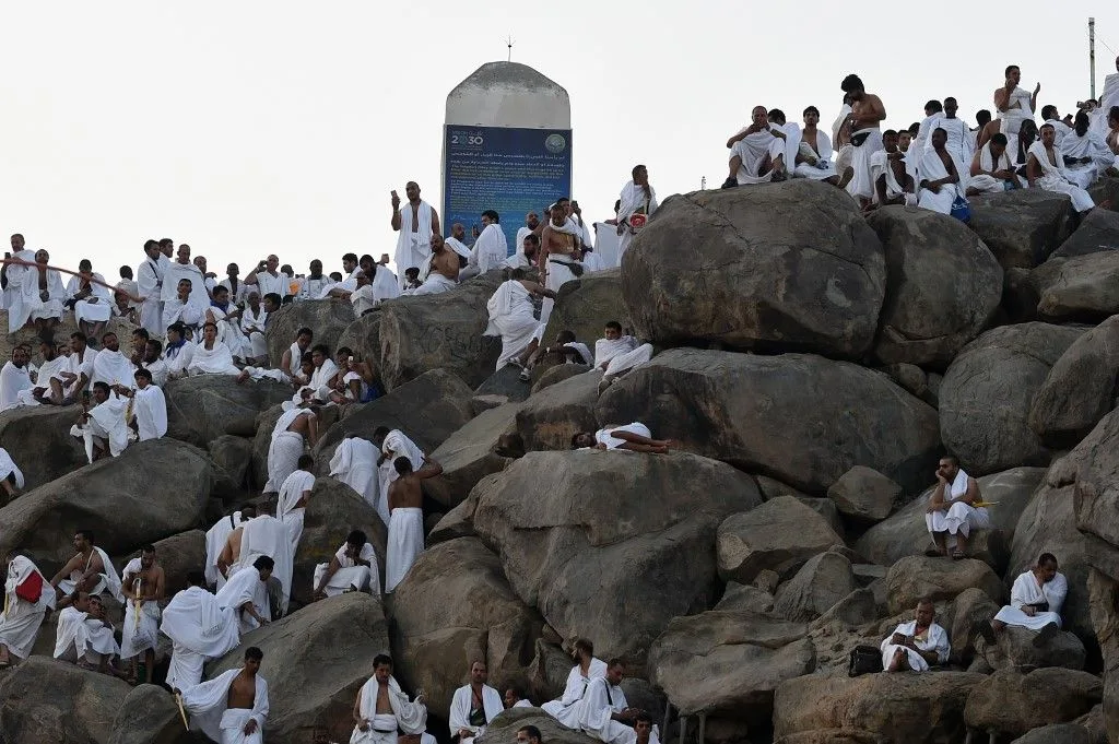 بث مباشر: الحجاج يتدفقون على جبل عرفات لتأدية أهم شعائر الحج بث مباشر: الحجاج يتدفقون على جبل عرفات لتأدية أهم شعائر الحج