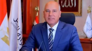 وزير مصري يطرد مسؤولًا أثناء بث مباشر