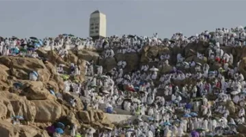 مليون ونصف حاج يتوافدون إلى صعيد عرفات في مشهد تاريخي مليء بالإيمان
