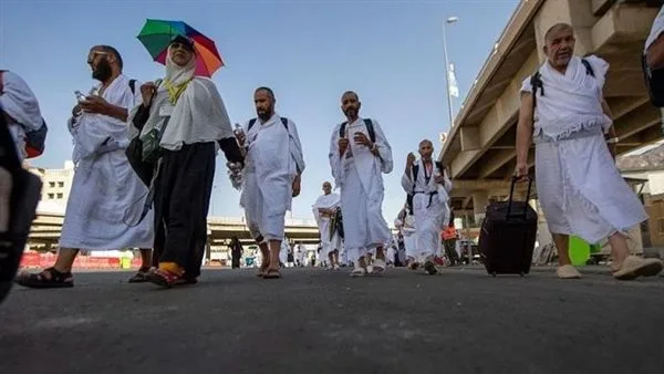 حجاج بيت الله الحرام يستمرون في تأدية الشعائر الأساسية للحج (فيديو) حجاج بيت الله الحرام يستمرون في تأدية الشعائر الأساسية للحج (فيديو)
