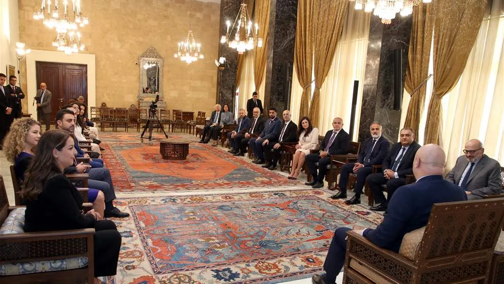لقاءات في قصر بعبدا: الرئيس عون يؤكد أن هدفنا الأساسي هو مصلحة الوطن لقاءات في قصر بعبدا: الرئيس عون يؤكد أن هدفنا الأساسي هو مصلحة الوطن
