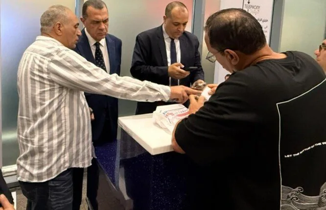 نائب وزير المالية ومدير مصلحة الجمارك يقومان بزيارة ميدانية لمطار القاهرة لتحسين تجربة المتعاملين. نائب وزير المالية ومدير مصلحة الجمارك يقومان بزيارة ميدانية لمطار القاهرة لتحسين تجربة المتعاملين.