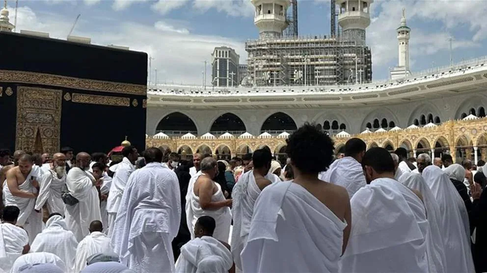 الحجاج يتجمعون على جبل عرفات في منظر روحاني رائع (فيديو) الحجاج يتجمعون على جبل عرفات في منظر روحاني رائع (فيديو)