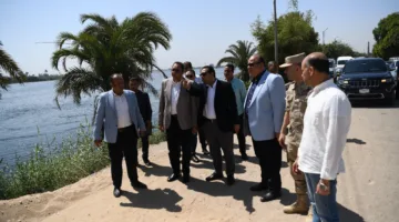 لرصد جاهزية عيد الأضحى.. محافظ قنا يقوم بجولة في المخابز ومنافذ البيع بنجع حمادي