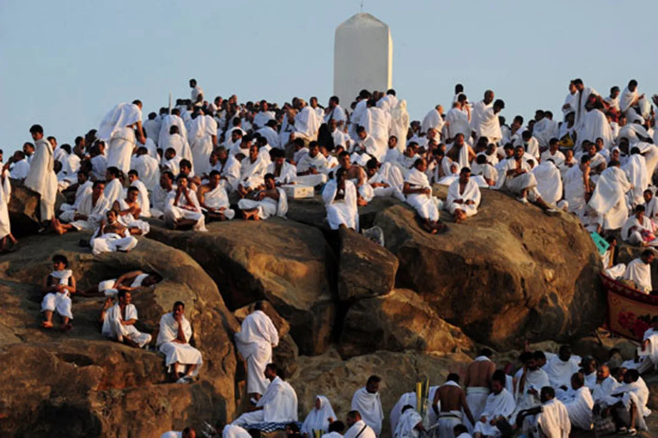 اطلع على ما يقوله الله لملائكته في يوم عرفة. اطلع على ما يقوله الله لملائكته في يوم عرفة.