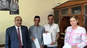 تسليم العقود لعدد من شباب أسوان للعمل في الأردن