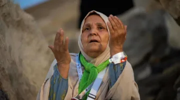 “الحج والعمرة” تُعلن عن نجاح خطة تنظيم الحشود إلى عرفات